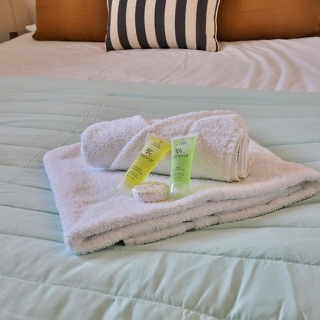 Stayright 2 Bed Beach House With Private Parking- Next To Barry Beach And Jackson Bay Exterior foto
