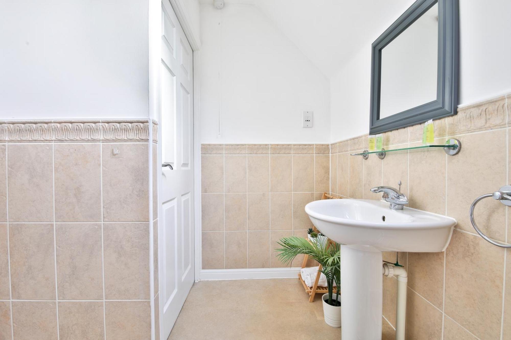 Stayright 2 Bed Beach House With Private Parking- Next To Barry Beach And Jackson Bay Exterior foto