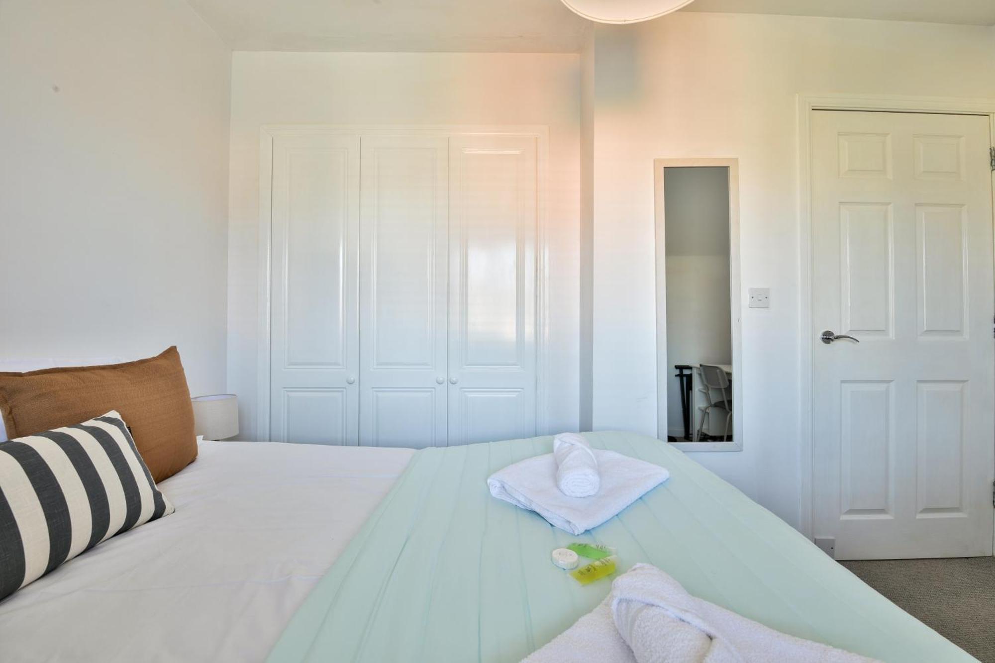 Stayright 2 Bed Beach House With Private Parking- Next To Barry Beach And Jackson Bay Exterior foto